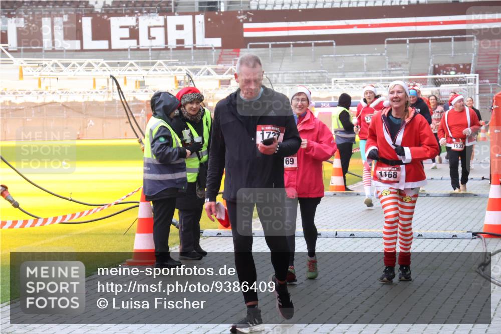 07.12.2025 - St. Pauli X-Mass-Run No. 15 Luisa Fischer http://msf.ph/oto/9386409 07.12.2025 11:40:36 Ziel 27, 1727, 69, 1168, 1533, 533, 1168, 1169, 1533, 1756, 1838, 1843, 2031, 2144, 2561, 2713, 3362, 3554, 3824, 3825, 3850 meine-sportfotos.de