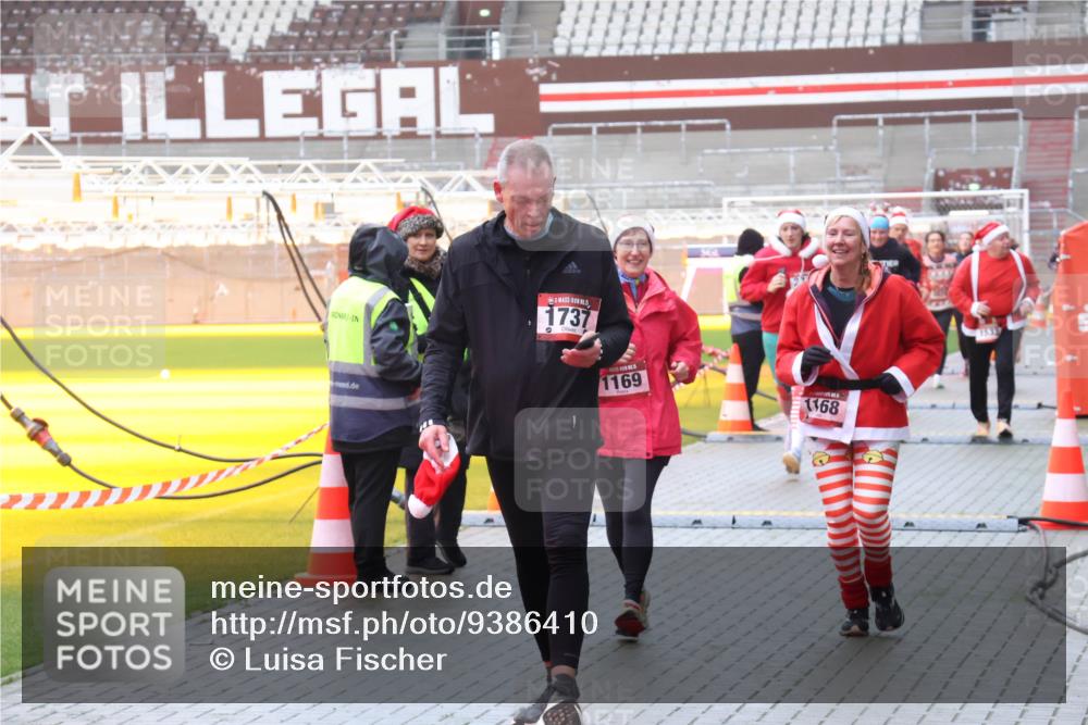 07.12.2025 - St. Pauli X-Mass-Run No. 15 Luisa Fischer http://msf.ph/oto/9386410 07.12.2025 11:40:37 Ziel 1737, 1169, 1168, 7, 533, 1168, 1169, 1533, 1756, 1838, 1843, 2031, 2144, 2561, 2713, 3362, 3554, 3824, 3825, 3850 meine-sportfotos.de