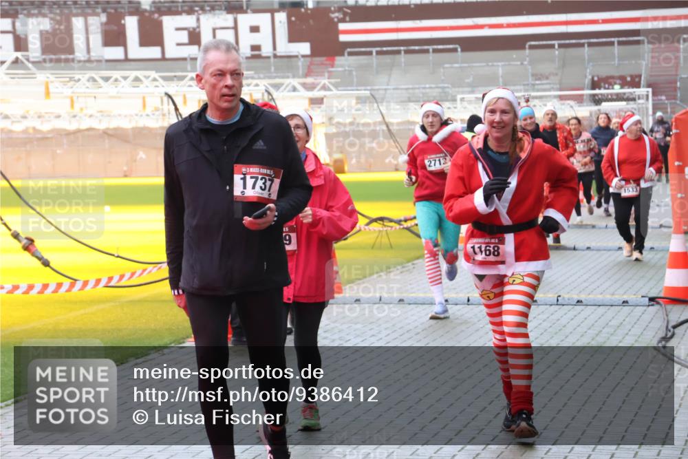 07.12.2025 - St. Pauli X-Mass-Run No. 15 Luisa Fischer http://msf.ph/oto/9386412 07.12.2025 11:40:38 Ziel 1737, 9, 2713, 1168, 1533, 533, 1168, 1169, 1533, 1756, 1838, 1843, 2031, 2144, 2561, 2713, 3362, 3554, 3824, 3825, 3850 meine-sportfotos.de