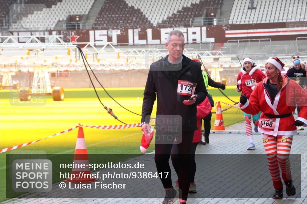 07.12.2025 - St. Pauli X-Mass-Run No. 15 Luisa Fischer http://msf.ph/oto/9386417 07.12.2025 11:40:39 Ziel 1737, 2713, 15, 1168, 533, 1168, 1169, 1533, 1756, 1838, 1843, 2031, 2144, 2561, 2713, 3362, 3554, 3824, 3825, 3850 meine-sportfotos.de