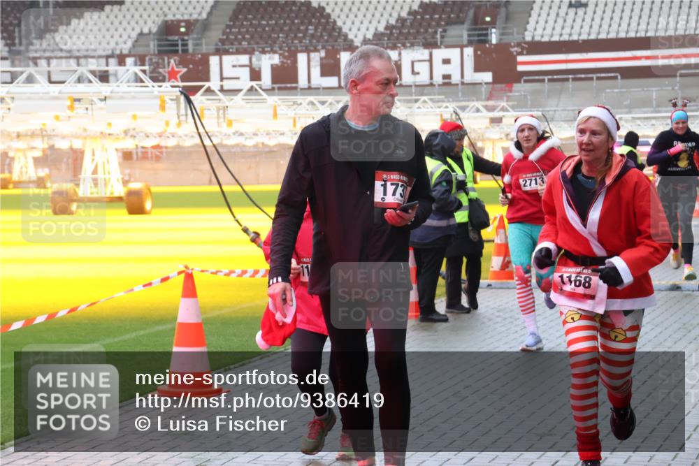 07.12.2025 - St. Pauli X-Mass-Run No. 15 Luisa Fischer http://msf.ph/oto/9386419 07.12.2025 11:40:40 Ziel 11, 173, 0, 2713, 15, 1168, 533, 1168, 1169, 1533, 1756, 1838, 1843, 2031, 2144, 2561, 2713, 3362, 3554, 3824, 3825, 3850 meine-sportfotos.de