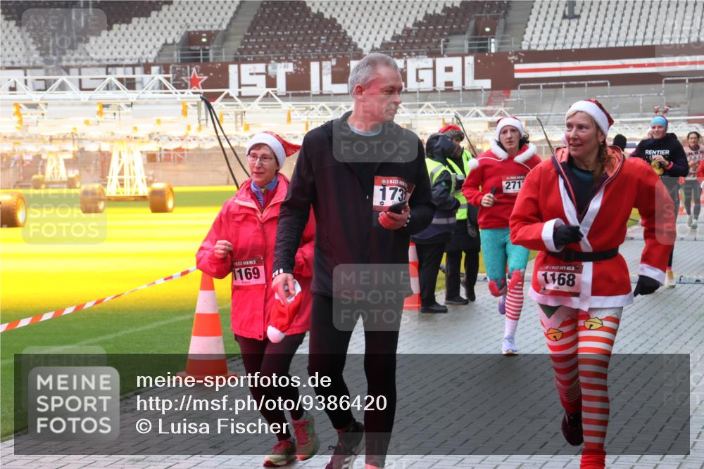 07.12.2025 - St. Pauli X-Mass-Run No. 15 Luisa Fischer http://msf.ph/oto/9386420 07.12.2025 11:40:40 Ziel 1, 169, 173, 0, 271, 5, 1168, 533, 1168, 1169, 1533, 1756, 1838, 1843, 2031, 2144, 2561, 2713, 3362, 3554, 3824, 3825, 3850 meine-sportfotos.de