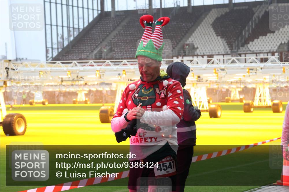 07.12.2025 - St. Pauli X-Mass-Run No. 15 Luisa Fischer http://msf.ph/oto/9386424 07.12.2025 10:20:07 Ziel 4541, 658, 661, 2750, 3011, 3013, 3695, 3893, 4038, 4074, 4115, 4466 meine-sportfotos.de