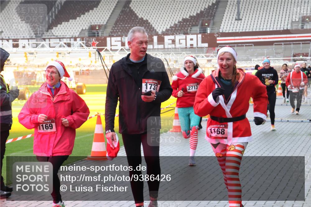 07.12.2025 - St. Pauli X-Mass-Run No. 15 Luisa Fischer http://msf.ph/oto/9386426 07.12.2025 11:40:41 Ziel 15, 169, 1737, 2713, 15, 1168, 1168, 1169, 1533, 1756, 1838, 1843, 2031, 2144, 2561, 2713, 3554, 3824, 3825, 3850 meine-sportfotos.de