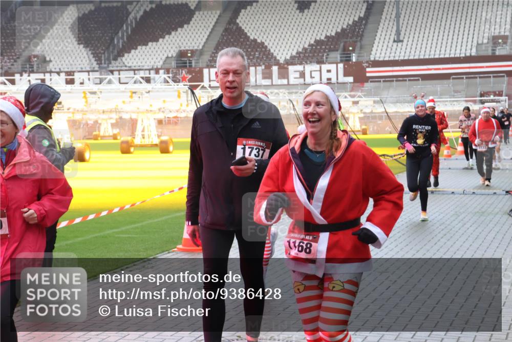 07.12.2025 - St. Pauli X-Mass-Run No. 15 Luisa Fischer http://msf.ph/oto/9386428 07.12.2025 11:40:41 Ziel 1737, 15, 1168, 1168, 1169, 1533, 1756, 1838, 1843, 2031, 2144, 2561, 2713, 3554, 3824, 3825, 3850 meine-sportfotos.de