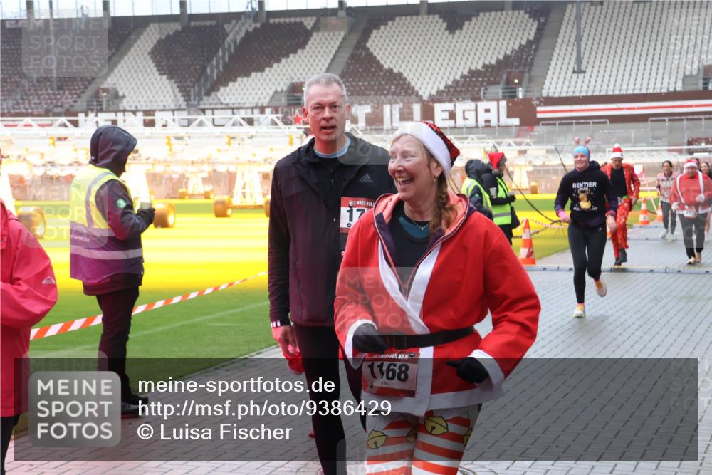 07.12.2025 - St. Pauli X-Mass-Run No. 15 Luisa Fischer http://msf.ph/oto/9386429 07.12.2025 11:40:42 Ziel 063, 15, 1168, 1168, 1169, 1533, 1756, 1838, 1843, 2031, 2144, 2416, 2417, 2561, 2713, 3554, 3824, 3825, 3850 meine-sportfotos.de