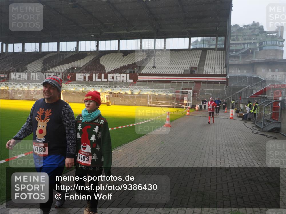 07.12.2025 - St. Pauli X-Mass-Run No. 15 Fabian Wolf http://msf.ph/oto/9386430 07.12.2025 10:15:31 Ziel 436, 1180, 1183, 1885, 2745, 3053, 3103, 4494, 4536 meine-sportfotos.de