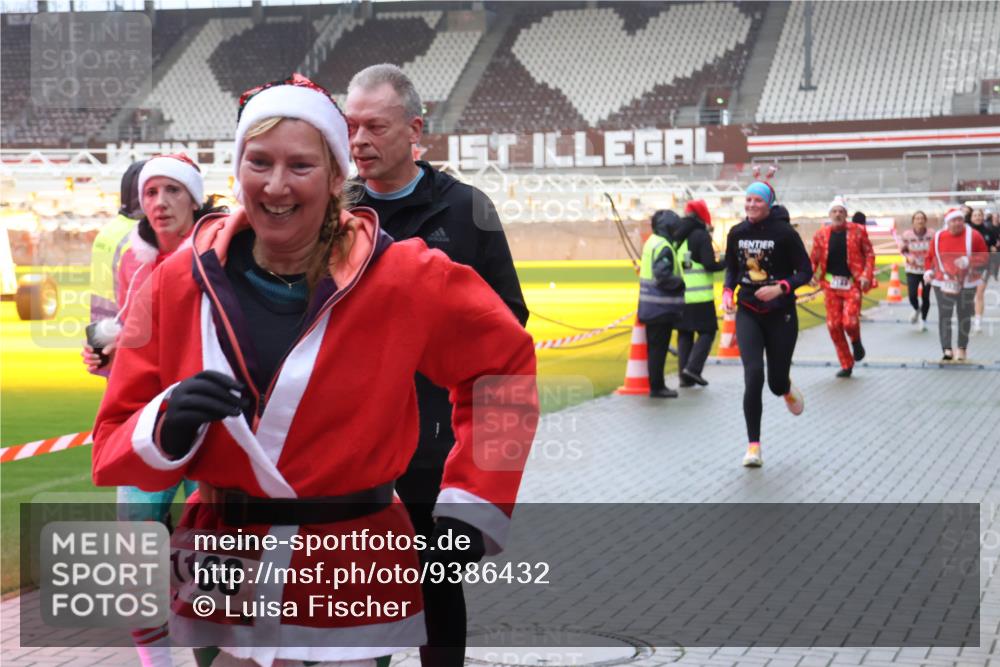 07.12.2025 - St. Pauli X-Mass-Run No. 15 Luisa Fischer http://msf.ph/oto/9386432 07.12.2025 11:40:42 Ziel 5, 168, 1, 1168, 1169, 1533, 1756, 1838, 1843, 2031, 2144, 2416, 2417, 2561, 2713, 3554, 3824, 3825, 3850 meine-sportfotos.de