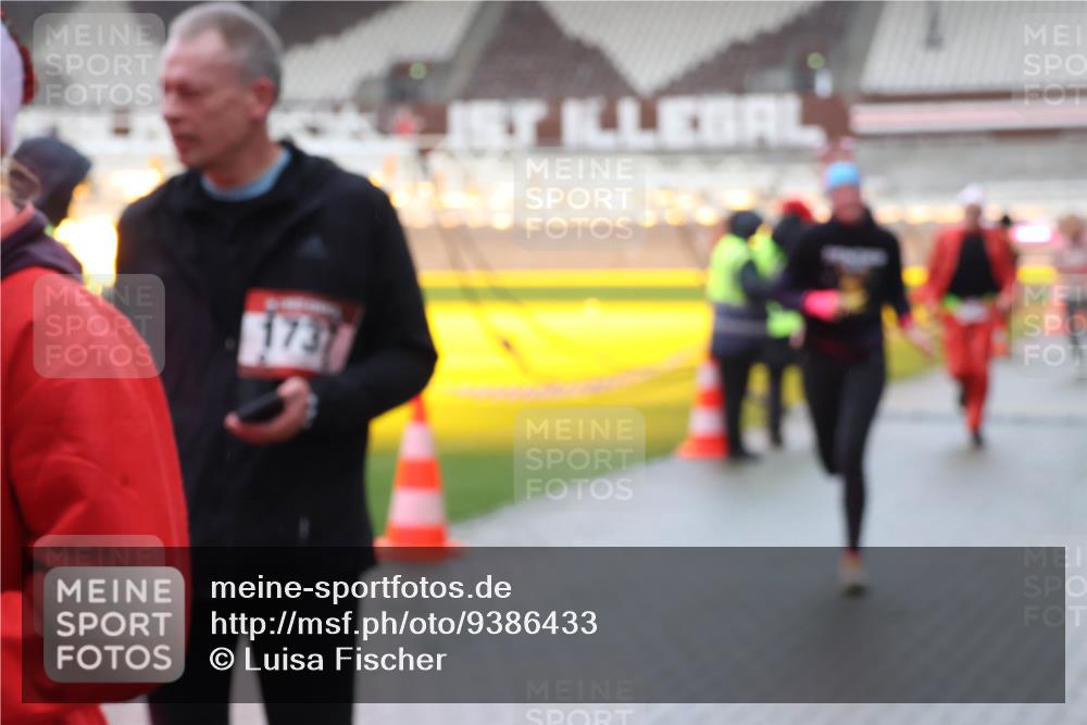 07.12.2025 - St. Pauli X-Mass-Run No. 15 Luisa Fischer http://msf.ph/oto/9386433 07.12.2025 11:40:43 Ziel 5731, 1061, 1168, 1169, 1533, 1756, 1838, 1843, 2031, 2144, 2416, 2417, 2561, 2713, 3554, 3824, 3825, 3850 meine-sportfotos.de