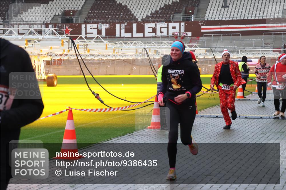 07.12.2025 - St. Pauli X-Mass-Run No. 15 Luisa Fischer http://msf.ph/oto/9386435 07.12.2025 11:40:43 Ziel 37, 2144, 3824, 1533, 1061, 1168, 1169, 1533, 1756, 1838, 1843, 2031, 2144, 2416, 2417, 2561, 2713, 3554, 3824, 3825, 3850 meine-sportfotos.de