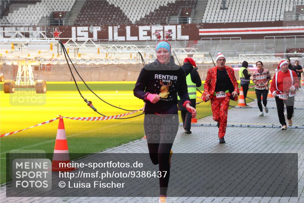 07.12.2025 - St. Pauli X-Mass-Run No. 15 Luisa Fischer http://msf.ph/oto/9386437 07.12.2025 11:40:43 Ziel 2144, 382, 1533, 1061, 1168, 1169, 1533, 1756, 1838, 1843, 2031, 2144, 2416, 2417, 2561, 2713, 3554, 3824, 3825, 3850 meine-sportfotos.de