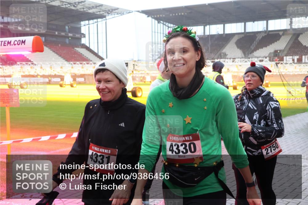 07.12.2025 - St. Pauli X-Mass-Run No. 15 Luisa Fischer http://msf.ph/oto/9386456 07.12.2025 10:20:11 Ziel 15, 4331, 15, 4330, 2750, 658, 661, 1364, 1903, 2238, 2750, 2751, 3011, 3013, 3695, 3846, 3871, 3893, 4038, 4074, 4115, 4466 meine-sportfotos.de