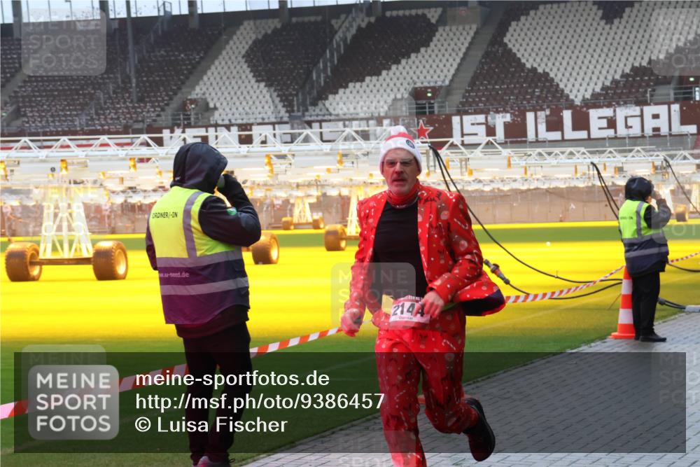 07.12.2025 - St. Pauli X-Mass-Run No. 15 Luisa Fischer http://msf.ph/oto/9386457 07.12.2025 11:40:47 Ziel 214, 52, 1061, 1168, 1169, 1533, 1756, 1838, 1843, 2031, 2144, 2416, 2417, 2713, 3554, 3824, 3825, 3850 meine-sportfotos.de