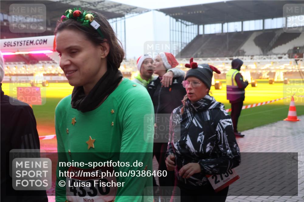 07.12.2025 - St. Pauli X-Mass-Run No. 15 Luisa Fischer http://msf.ph/oto/9386460 07.12.2025 10:20:11 Ziel 15, 4330, 2750, 658, 661, 1364, 1903, 2238, 2750, 2751, 3011, 3013, 3695, 3846, 3871, 3893, 4038, 4074, 4115, 4466 meine-sportfotos.de