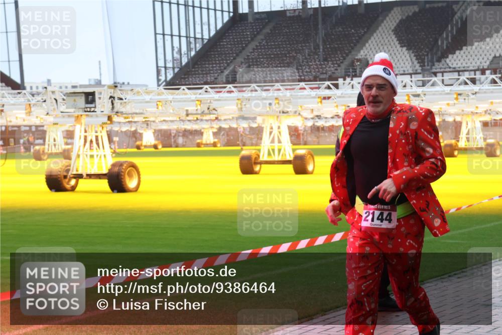 07.12.2025 - St. Pauli X-Mass-Run No. 15 Luisa Fischer http://msf.ph/oto/9386464 07.12.2025 11:40:47 Ziel 15, 2144, 52, 1061, 1168, 1169, 1533, 1756, 1838, 1843, 2031, 2144, 2416, 2417, 2713, 3554, 3824, 3825, 3850 meine-sportfotos.de