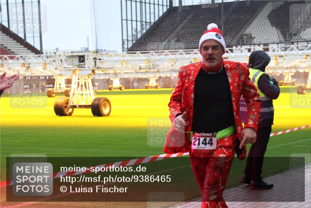 07.12.2025 - St. Pauli X-Mass-Run No. 15 Luisa Fischer http://msf.ph/oto/9386465 07.12.2025 11:40:48 Ziel 15, 2144, 52, 1061, 1168, 1169, 1533, 1756, 2031, 2144, 2416, 2417, 2713, 3554, 3824, 3825, 3850 meine-sportfotos.de