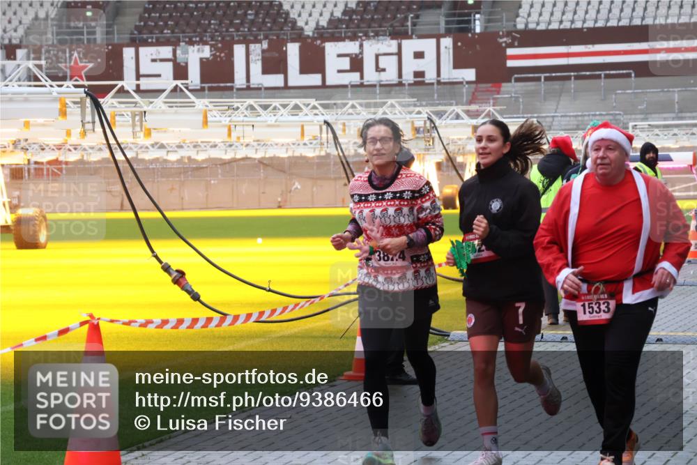 07.12.2025 - St. Pauli X-Mass-Run No. 15 Luisa Fischer http://msf.ph/oto/9386466 07.12.2025 11:40:49 Ziel 387, 4, 1533, 52, 1061, 1168, 1169, 1533, 1756, 2031, 2144, 2416, 2417, 2713, 3554, 3824, 3825, 3850 meine-sportfotos.de