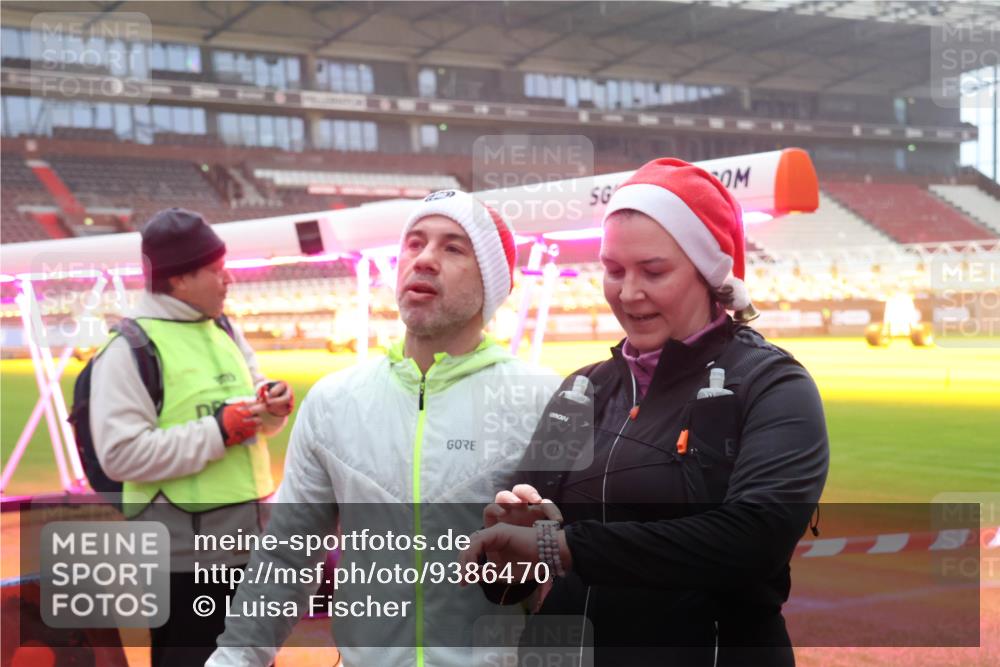 07.12.2025 - St. Pauli X-Mass-Run No. 15 Luisa Fischer http://msf.ph/oto/9386470 07.12.2025 10:20:13 Ziel 658, 661, 1364, 1903, 2238, 2750, 2751, 3011, 3013, 3695, 3846, 3871, 3893, 4038, 4074, 4115 meine-sportfotos.de