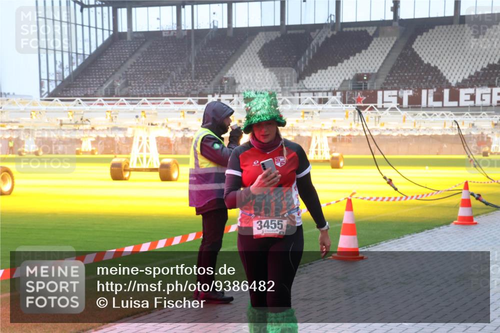 07.12.2025 - St. Pauli X-Mass-Run No. 15 Luisa Fischer http://msf.ph/oto/9386482 07.12.2025 10:20:17 Ziel 3455, 658, 661, 1364, 1553, 1903, 2238, 2750, 2751, 3011, 3013, 3846, 3871, 3893, 4038, 4042, 4071, 4074 meine-sportfotos.de
