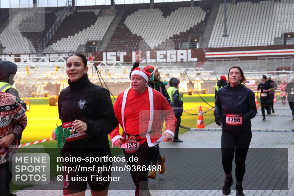 07.12.2025 - St. Pauli X-Mass-Run No. 15 Luisa Fischer http://msf.ph/oto/9386488 07.12.2025 11:40:52 Ziel 7, 1533, 1756, 52, 726, 727, 1061, 1168, 1169, 1533, 1756, 2144, 2199, 2416, 2417, 2713, 2865, 3554, 3824, 3825, 3850 meine-sportfotos.de