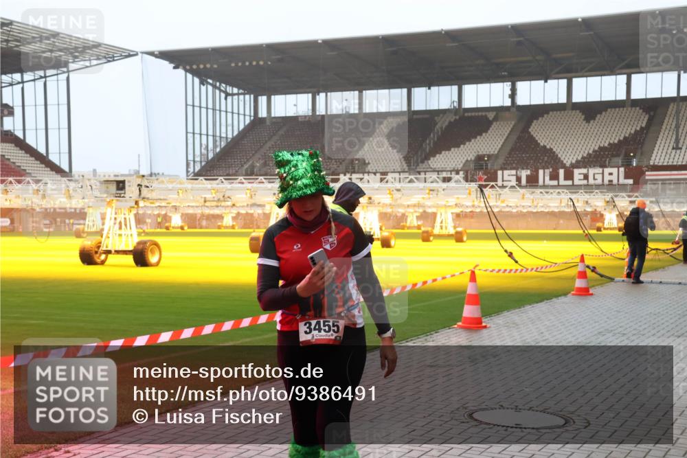 07.12.2025 - St. Pauli X-Mass-Run No. 15 Luisa Fischer http://msf.ph/oto/9386491 07.12.2025 10:20:20 Ziel 3455, 459, 658, 661, 1364, 1553, 1903, 2238, 2750, 2751, 2855, 3011, 3013, 3846, 3871, 3893, 4038, 4042, 4071, 4074, 4503 meine-sportfotos.de