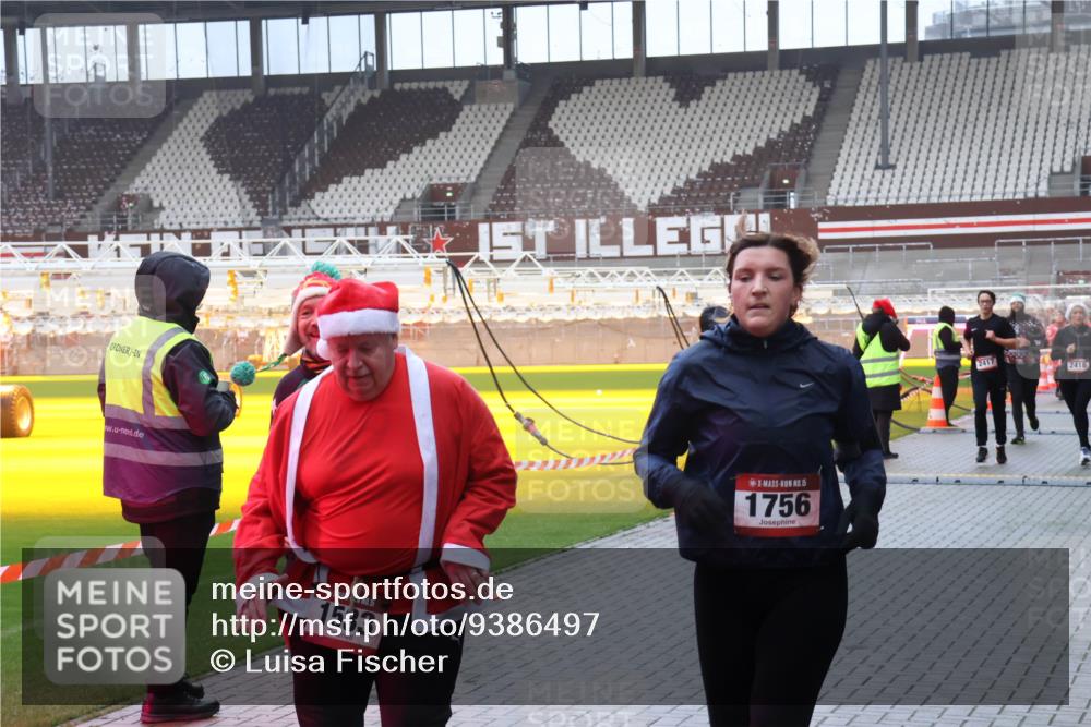 07.12.2025 - St. Pauli X-Mass-Run No. 15 Luisa Fischer http://msf.ph/oto/9386497 07.12.2025 11:40:53 Ziel 15, 1533, 15, 1756, 2417, 2416, 52, 726, 727, 1061, 1168, 1169, 1533, 1756, 2144, 2199, 2416, 2417, 2713, 2865, 3554, 3824, 3825, 3850 meine-sportfotos.de