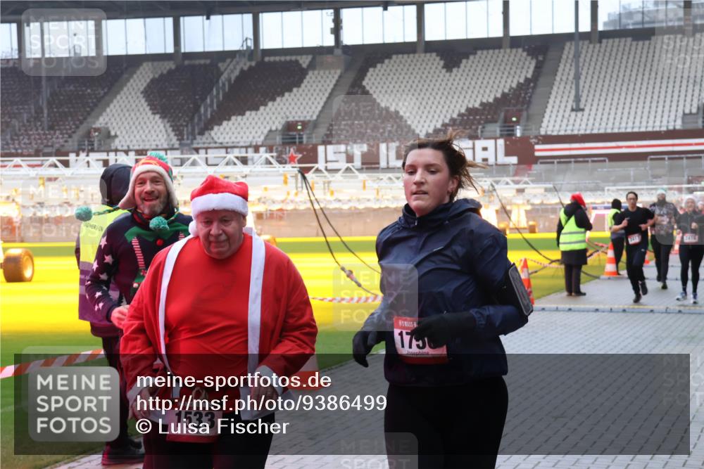 07.12.2025 - St. Pauli X-Mass-Run No. 15 Luisa Fischer http://msf.ph/oto/9386499 07.12.2025 11:40:53 Ziel 15, 1533, 1750, 52, 726, 727, 1061, 1168, 1169, 1533, 1756, 2144, 2199, 2416, 2417, 2713, 2865, 3554, 3824, 3825, 3850 meine-sportfotos.de