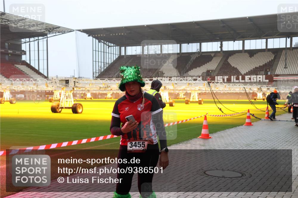 07.12.2025 - St. Pauli X-Mass-Run No. 15 Luisa Fischer http://msf.ph/oto/9386501 07.12.2025 10:20:20 Ziel 3455, 459, 658, 661, 1364, 1553, 1903, 2238, 2750, 2751, 2855, 3011, 3013, 3846, 3871, 3893, 4038, 4042, 4071, 4074, 4503 meine-sportfotos.de