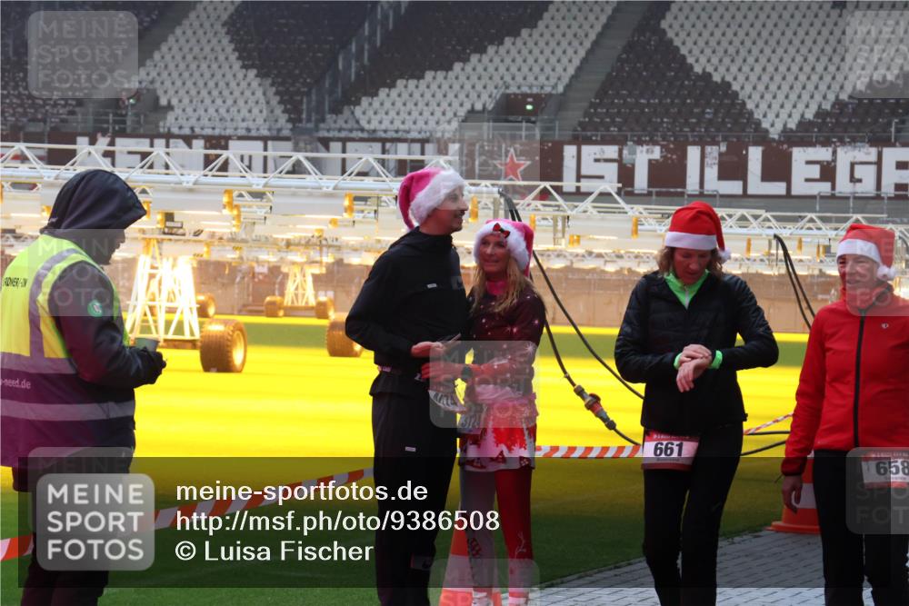 07.12.2025 - St. Pauli X-Mass-Run No. 15 Luisa Fischer http://msf.ph/oto/9386508 07.12.2025 10:20:32 Ziel 3724, 661, 658, 459, 1364, 1553, 1903, 2238, 2751, 2855, 3832, 3846, 3871, 3893, 4042, 4071, 4074, 4116, 4503, 4523 meine-sportfotos.de