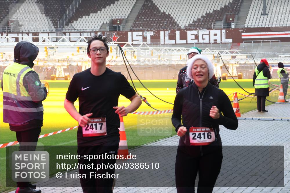 07.12.2025 - St. Pauli X-Mass-Run No. 15 Luisa Fischer http://msf.ph/oto/9386510 07.12.2025 11:41:00 Ziel 15, 2417, 1, 5, 2416, 52, 726, 727, 1061, 1277, 1533, 1756, 2144, 2199, 2294, 2416, 2417, 2425, 2713, 2865, 2976, 3554, 3592, 3619, 3824, 3825, 3850, 4608 meine-sportfotos.de