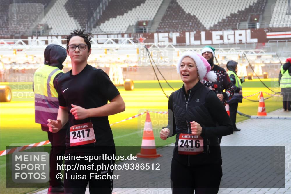 07.12.2025 - St. Pauli X-Mass-Run No. 15 Luisa Fischer http://msf.ph/oto/9386512 07.12.2025 11:41:00 Ziel 15, 2417, 15, 2416, 52, 726, 727, 1061, 1277, 1533, 1756, 2144, 2199, 2294, 2416, 2417, 2425, 2713, 2865, 2976, 3554, 3592, 3619, 3824, 3825, 3850, 4608 meine-sportfotos.de