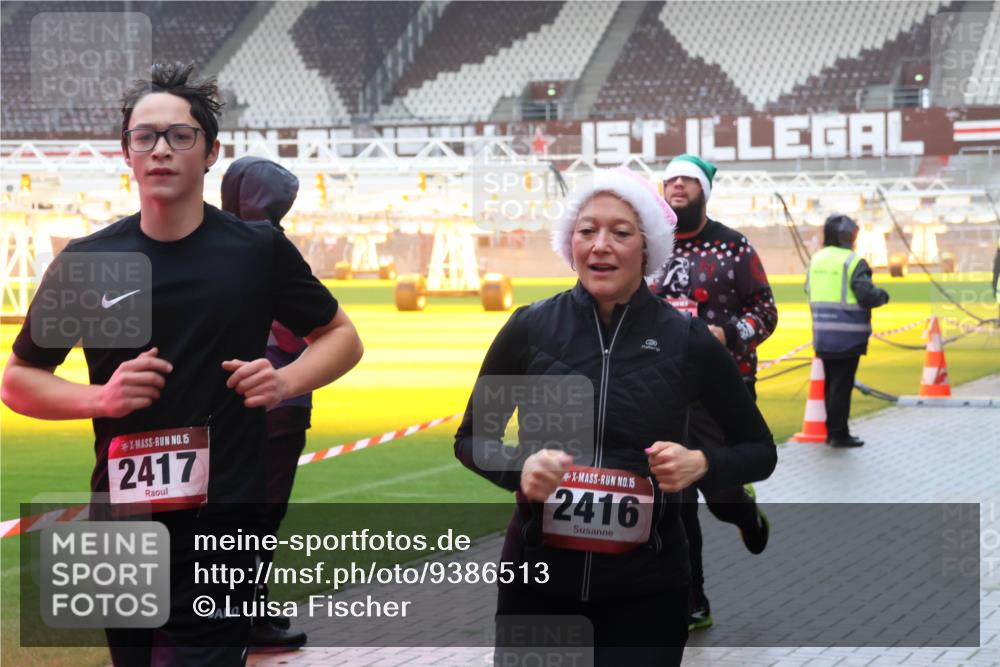 07.12.2025 - St. Pauli X-Mass-Run No. 15 Luisa Fischer http://msf.ph/oto/9386513 07.12.2025 11:41:00 Ziel 15, 2417, 15, 2416, 52, 726, 727, 1061, 1277, 1533, 1756, 2144, 2199, 2294, 2416, 2417, 2425, 2713, 2865, 2976, 3554, 3592, 3619, 3824, 3825, 3850, 4608 meine-sportfotos.de