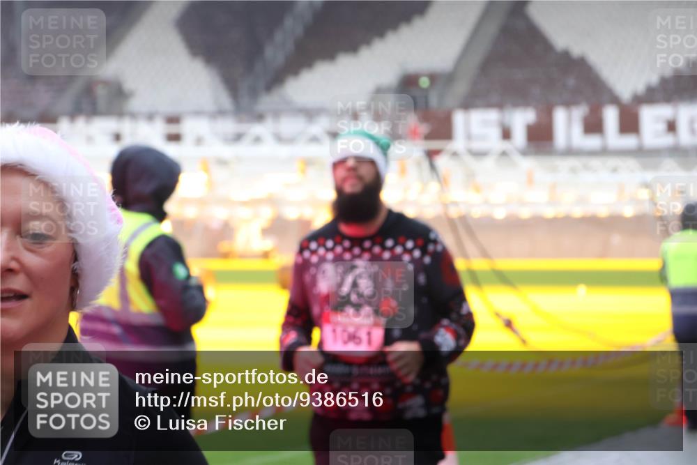 07.12.2025 - St. Pauli X-Mass-Run No. 15 Luisa Fischer http://msf.ph/oto/9386516 07.12.2025 11:41:01 Ziel 1061, 52, 726, 727, 1061, 1277, 1756, 2144, 2199, 2294, 2416, 2417, 2425, 2713, 2865, 2976, 3554, 3592, 3619, 3824, 3825, 3850, 4608 meine-sportfotos.de