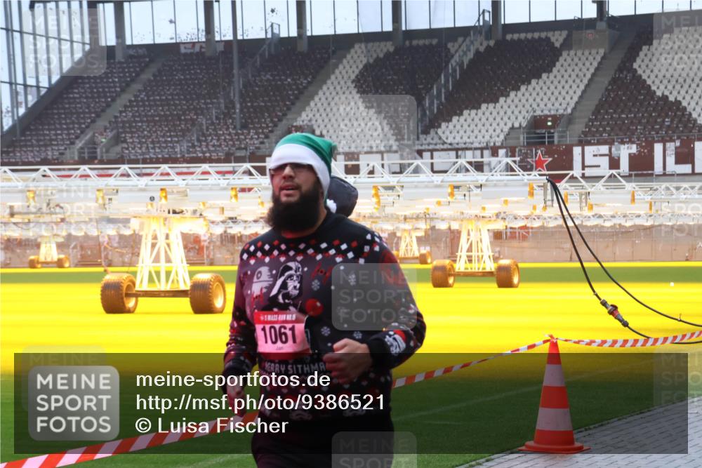 07.12.2025 - St. Pauli X-Mass-Run No. 15 Luisa Fischer http://msf.ph/oto/9386521 07.12.2025 11:41:02 Ziel 1061, 52, 726, 727, 1061, 1277, 1756, 2144, 2199, 2294, 2416, 2417, 2425, 2713, 2865, 2947, 2976, 3259, 3554, 3592, 3619, 3824, 3825, 3850, 4608 meine-sportfotos.de