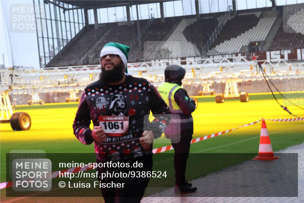 07.12.2025 - St. Pauli X-Mass-Run No. 15 Luisa Fischer http://msf.ph/oto/9386524 07.12.2025 11:41:02 Ziel 15, 1061, 52, 726, 727, 1061, 1277, 1756, 2144, 2199, 2294, 2416, 2417, 2425, 2713, 2865, 2947, 2976, 3259, 3554, 3592, 3619, 3824, 3825, 3850, 4608 meine-sportfotos.de