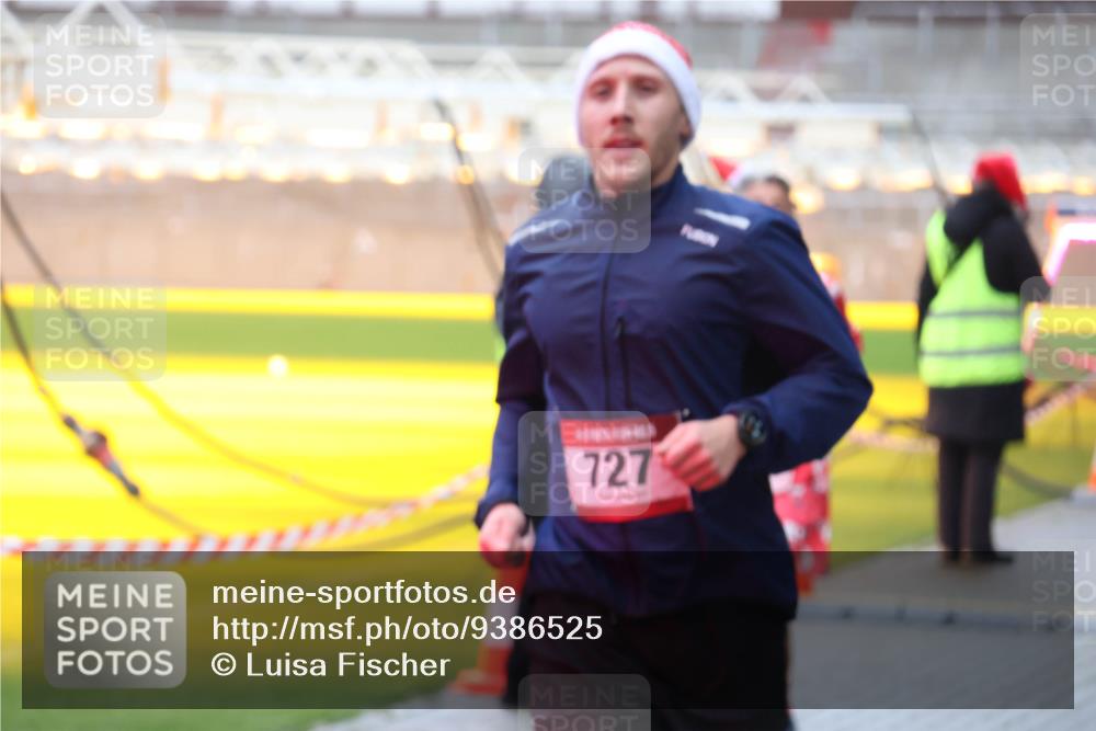07.12.2025 - St. Pauli X-Mass-Run No. 15 Luisa Fischer http://msf.ph/oto/9386525 07.12.2025 11:41:05 Ziel 727, 52, 726, 727, 1061, 1277, 1756, 2144, 2199, 2292, 2294, 2416, 2417, 2425, 2713, 2865, 2947, 2976, 3259, 3554, 3592, 3619, 3824, 3825, 3850, 3912, 4608 meine-sportfotos.de