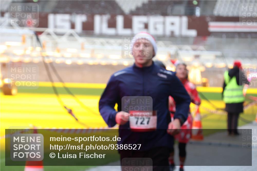 07.12.2025 - St. Pauli X-Mass-Run No. 15 Luisa Fischer http://msf.ph/oto/9386527 07.12.2025 11:41:05 Ziel 727, 52, 726, 727, 1061, 1277, 1756, 2144, 2199, 2292, 2294, 2416, 2417, 2425, 2713, 2865, 2947, 2976, 3259, 3554, 3592, 3619, 3824, 3825, 3850, 3912, 4608 meine-sportfotos.de