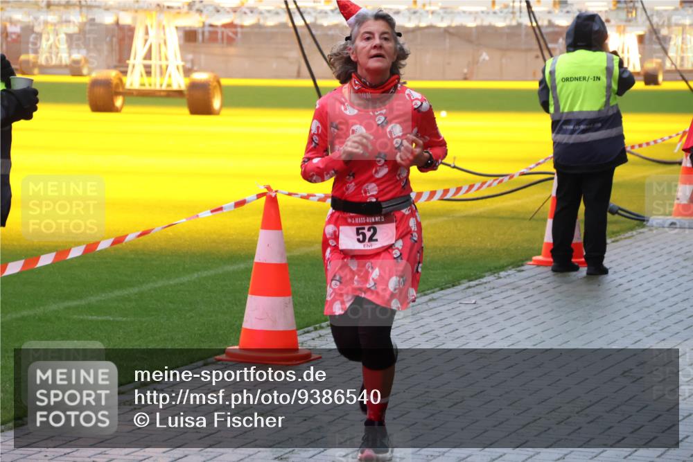 07.12.2025 - St. Pauli X-Mass-Run No. 15 Luisa Fischer http://msf.ph/oto/9386540 07.12.2025 11:41:07 Ziel 15, 52, 52, 726, 727, 1061, 1277, 1756, 2144, 2199, 2292, 2294, 2416, 2417, 2425, 2713, 2865, 2947, 2976, 3259, 3554, 3592, 3619, 3824, 3825, 3850, 3912, 4608 meine-sportfotos.de