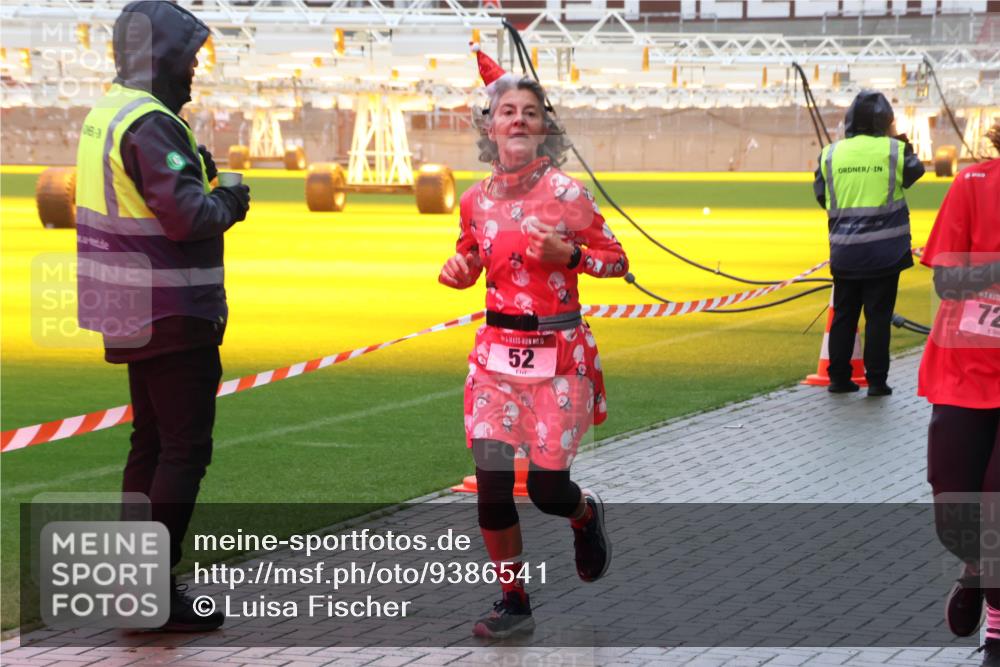 07.12.2025 - St. Pauli X-Mass-Run No. 15 Luisa Fischer http://msf.ph/oto/9386541 07.12.2025 11:41:08 Ziel 5, 52, 72, 52, 726, 727, 1061, 1277, 1756, 2144, 2199, 2292, 2294, 2416, 2417, 2425, 2713, 2865, 2947, 2976, 3259, 3554, 3592, 3619, 3824, 3825, 3850, 3912, 4608 meine-sportfotos.de