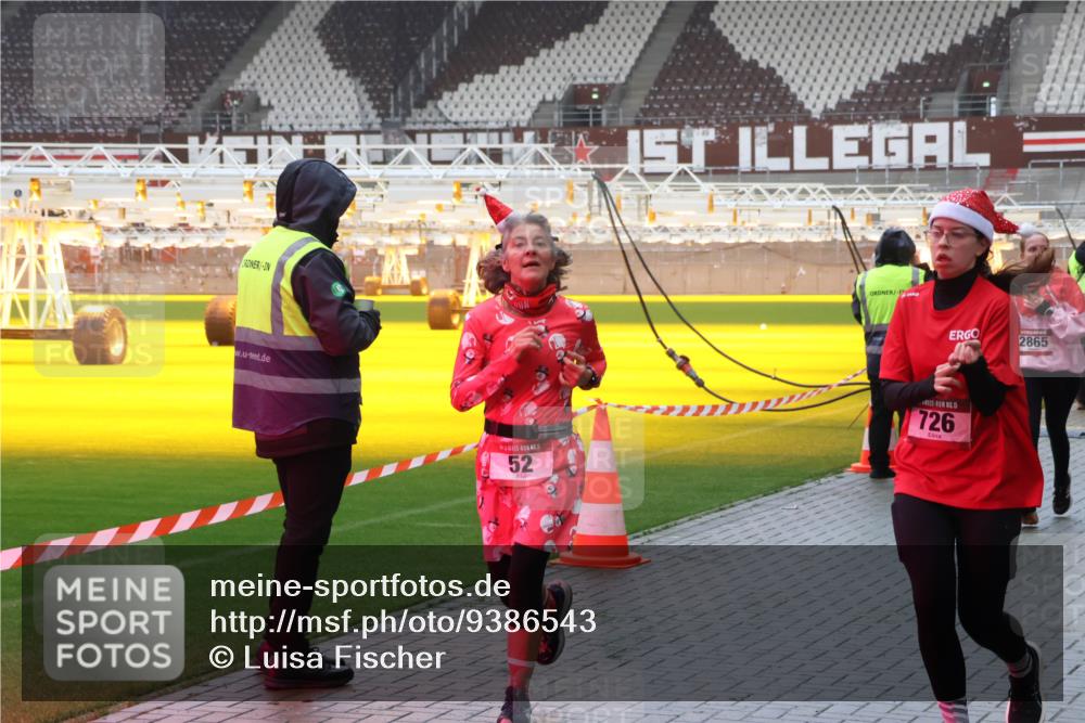 07.12.2025 - St. Pauli X-Mass-Run No. 15 Luisa Fischer http://msf.ph/oto/9386543 07.12.2025 11:41:08 Ziel 5, 52, 2865, 15, 726, 52, 726, 727, 1061, 1277, 1756, 2144, 2199, 2292, 2294, 2416, 2417, 2425, 2713, 2865, 2947, 2976, 3259, 3554, 3592, 3619, 3824, 3825, 3850, 3912, 4608 meine-sportfotos.de