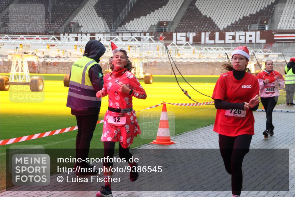 07.12.2025 - St. Pauli X-Mass-Run No. 15 Luisa Fischer http://msf.ph/oto/9386545 07.12.2025 11:41:08 Ziel 62, 726, 52, 2865, 52, 726, 727, 1061, 1277, 1756, 2144, 2199, 2292, 2294, 2416, 2417, 2425, 2713, 2865, 2947, 2976, 3259, 3554, 3592, 3619, 3824, 3825, 3850, 3912, 4608 meine-sportfotos.de