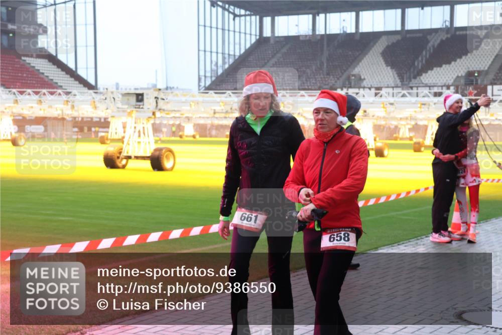 07.12.2025 - St. Pauli X-Mass-Run No. 15 Luisa Fischer http://msf.ph/oto/9386550 07.12.2025 10:20:37 Ziel 661, 658, 447, 452, 459, 461, 478, 1364, 1553, 1903, 2187, 2238, 2751, 2855, 3473, 3832, 3846, 3871, 3893, 4042, 4071, 4116, 4503, 4523 meine-sportfotos.de