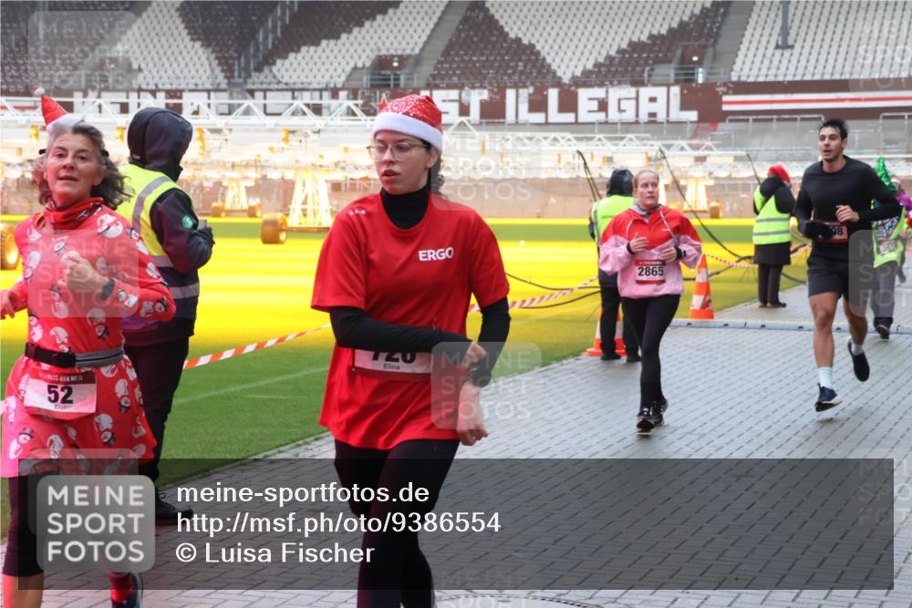 07.12.2025 - St. Pauli X-Mass-Run No. 15 Luisa Fischer http://msf.ph/oto/9386554 07.12.2025 11:41:09 Ziel 5, 52, 20, 2865, 98, 52, 726, 727, 1061, 1277, 1756, 2144, 2199, 2292, 2294, 2416, 2417, 2425, 2713, 2865, 2947, 2976, 3259, 3554, 3592, 3619, 3824, 3825, 3850, 3912, 4608 meine-sportfotos.de