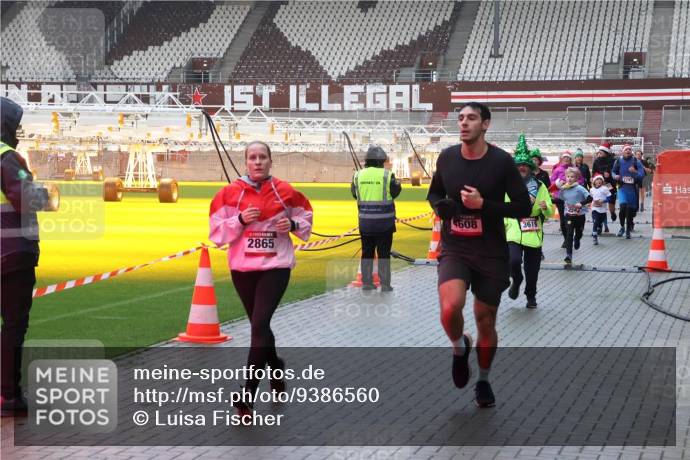 07.12.2025 - St. Pauli X-Mass-Run No. 15 Luisa Fischer http://msf.ph/oto/9386560 07.12.2025 11:41:11 Ziel 2865, 4608, 3619, 2294, 2292, 52, 726, 727, 1061, 1277, 1756, 2144, 2199, 2292, 2294, 2416, 2417, 2425, 2708, 2710, 2713, 2865, 2947, 2976, 3259, 3554, 3592, 3619, 3824, 3825, 3850, 3880, 3885, 3912, 4608 meine-sportfotos.de