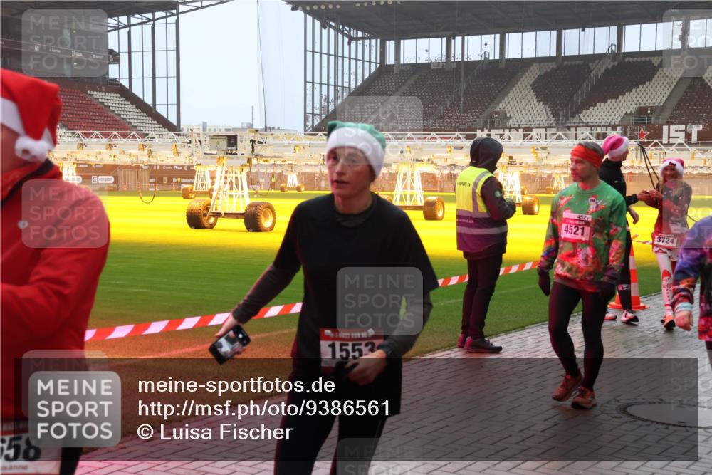07.12.2025 - St. Pauli X-Mass-Run No. 15 Luisa Fischer http://msf.ph/oto/9386561 07.12.2025 10:20:39 Ziel 658, 1553, 452, 4521, 3724, 447, 452, 459, 461, 478, 1364, 1553, 1903, 2187, 2238, 2751, 2855, 3473, 3832, 3846, 3871, 3893, 4042, 4071, 4116, 4490, 4503, 4523 meine-sportfotos.de