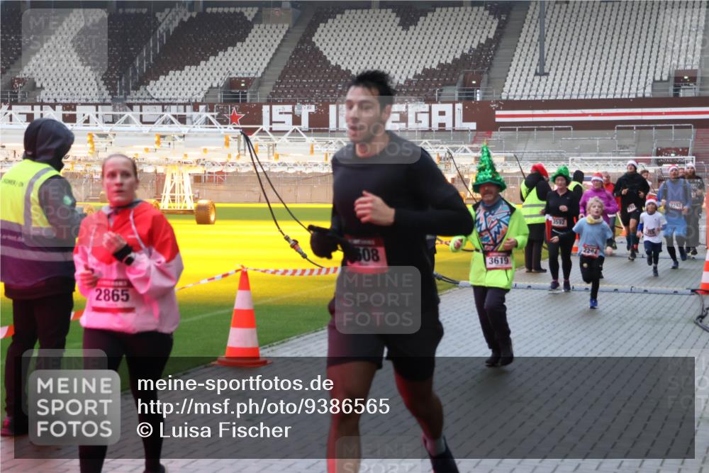 07.12.2025 - St. Pauli X-Mass-Run No. 15 Luisa Fischer http://msf.ph/oto/9386565 07.12.2025 11:41:12 Ziel 2865, 308, 3619, 3592, 2204, 2292, 52, 726, 727, 1061, 1277, 1756, 2144, 2199, 2292, 2294, 2416, 2417, 2425, 2708, 2710, 2713, 2865, 2947, 2976, 3259, 3554, 3592, 3619, 3824, 3825, 3850, 3880, 3885, 3912, 4608 meine-sportfotos.de