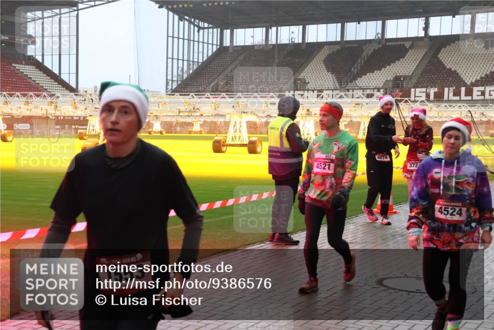07.12.2025 - St. Pauli X-Mass-Run No. 15 Luisa Fischer http://msf.ph/oto/9386576 07.12.2025 10:20:39 Ziel 1553, 452, 4074, 372, 4521, 4524, 447, 452, 459, 461, 478, 1364, 1553, 1903, 2187, 2238, 2751, 2855, 3473, 3832, 3846, 3871, 3893, 4042, 4071, 4116, 4490, 4503, 4523 meine-sportfotos.de