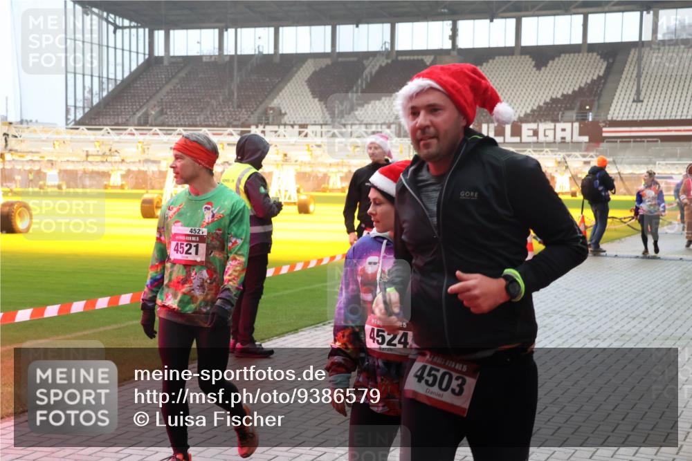 07.12.2025 - St. Pauli X-Mass-Run No. 15 Luisa Fischer http://msf.ph/oto/9386579 07.12.2025 10:20:40 Ziel 4521, 15, 4521, 15, 4524, 15, 4503, 447, 452, 459, 461, 478, 1364, 1553, 1903, 2187, 2238, 2751, 2855, 3473, 3832, 3846, 3871, 3893, 4042, 4071, 4116, 4490, 4503, 4523 meine-sportfotos.de