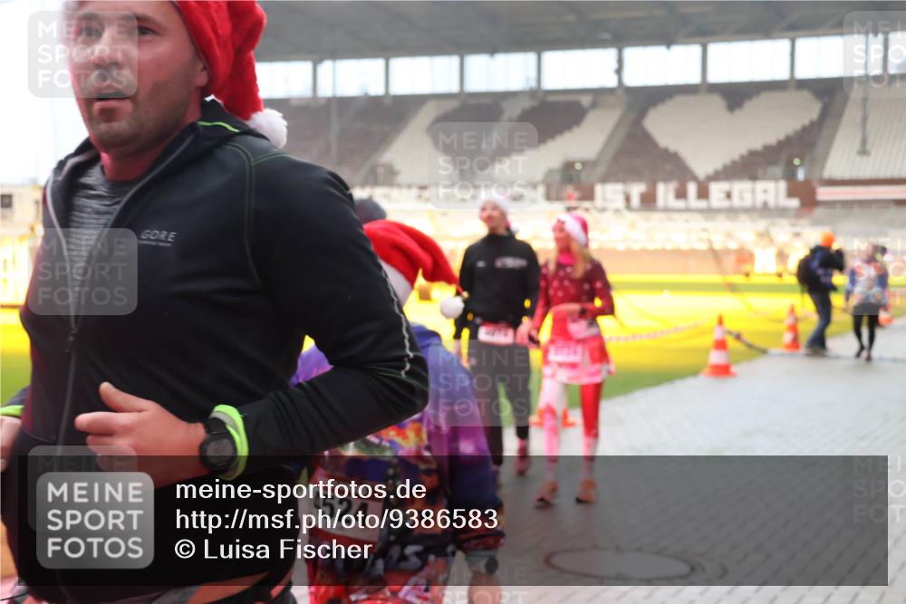 07.12.2025 - St. Pauli X-Mass-Run No. 15 Luisa Fischer http://msf.ph/oto/9386583 07.12.2025 10:20:41 Ziel 4524, 447, 452, 459, 461, 478, 1364, 1553, 1903, 2187, 2238, 2751, 2855, 3473, 3832, 3846, 3871, 3893, 4042, 4071, 4116, 4490, 4503, 4523 meine-sportfotos.de