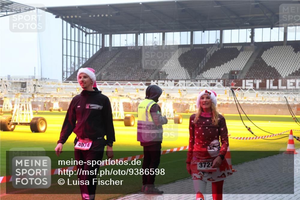 07.12.2025 - St. Pauli X-Mass-Run No. 15 Luisa Fischer http://msf.ph/oto/9386598 07.12.2025 10:20:43 Ziel 4074, 15, 3724, 447, 452, 459, 461, 478, 1364, 1553, 1903, 2187, 2238, 2751, 2855, 3473, 3832, 3846, 3871, 3893, 4042, 4071, 4116, 4490, 4503, 4523 meine-sportfotos.de